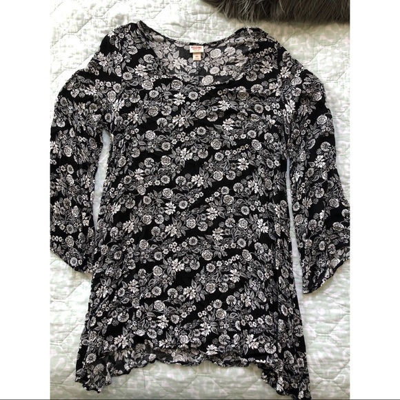 5/$25 🚨LAST CHANCE🚨 Floral swing dress - Picture 1 of 4